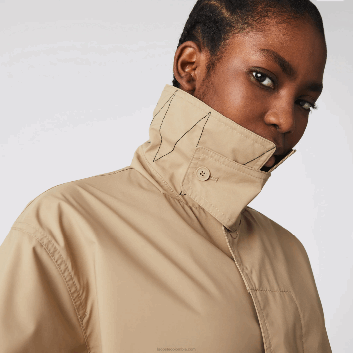 hombres Lacoste 6F241286 beige c5u parka larga ligera resistente al agua con botones