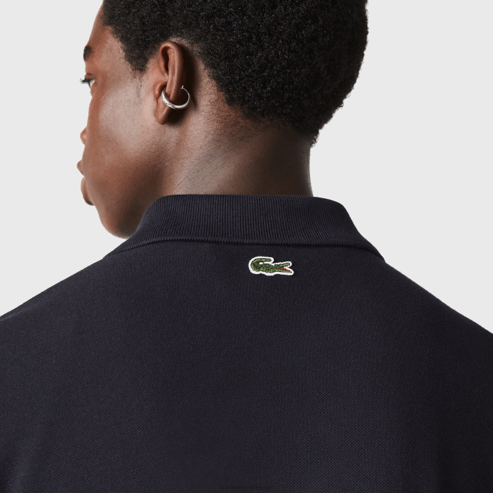 hombres Lacoste 6F24912 fondo azul marino polo de corte regular de piqué de algodón con insignia