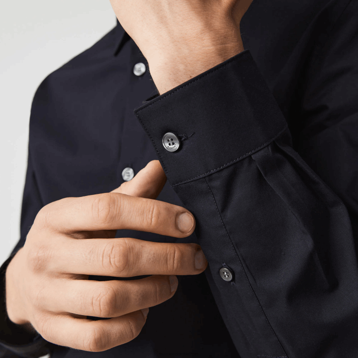 hombres Lacoste 6F241487 fondo azul marino camisa slim fit de popelín de algodón elástico