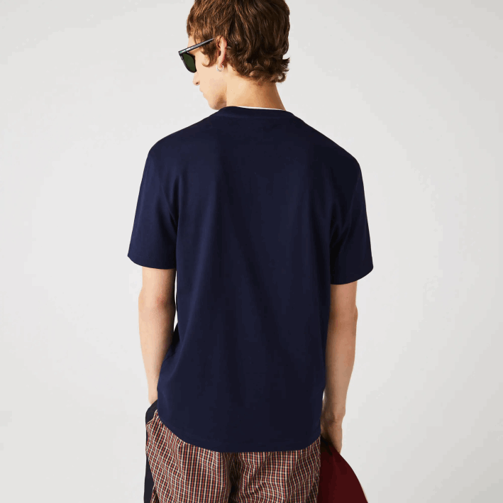 hombres Lacoste 6F24920 azul marino 166 camiseta de algodón orgánico con cuello redondo y cocodrilos de colores