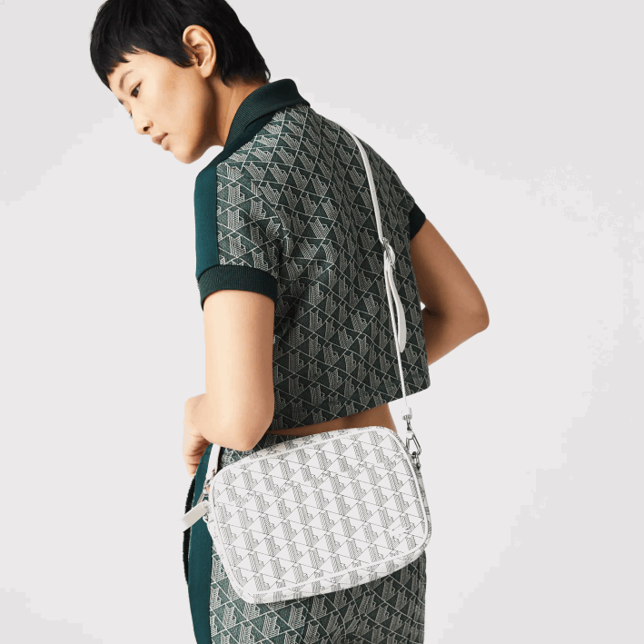 mujer Lacoste 6F242856 farina sinople f89 bolsa crossover con monograma y cremallera mujer Lacoste 6F242856 farina sinople f89 bolsa crossover con monograma y cremallera