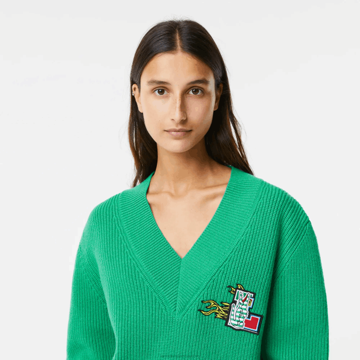 mujer Lacoste 6F242643 ldm verde jersey de lana con cuello de pico y placa de cómic
